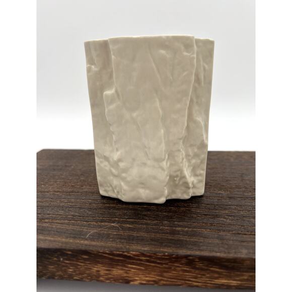 Pinch Hold Mug or Vase Ecru Beige Cream Ceramic - Picture 4 of 10